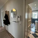 Lage Mit Warnowblick - Grosser Balkon, Zwei Schlafzimmer, Aufzug, Stellplatz