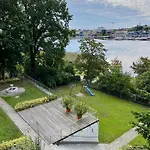 Lage Mit Warnowblick - Grosser Balkon, Zwei Schlafzimmer, Aufzug, Stellplatz * Rostock