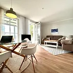 Lage Mit Warnowblick - Grosser Balkon, Zwei Schlafzimmer, Aufzug, Stellplatz *