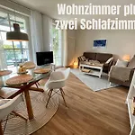 Lage Mit Warnowblick - Grosser Balkon, Zwei Schlafzimmer, Aufzug, Stellplatz Apartamento Rostock