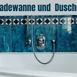 Lage Mit Warnowblick - Grosser Balkon, Zwei Schlafzimmer, Aufzug, Stellplatz Apartamento *