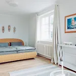 Lage Mit Warnowblick - Grosser Balkon, Zwei Schlafzimmer, Aufzug, Stellplatz *