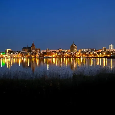 شقة Lage Mit Warnowblick - Grosser Balkon, Zwei Schlafzimmer, Aufzug, Stellplatz