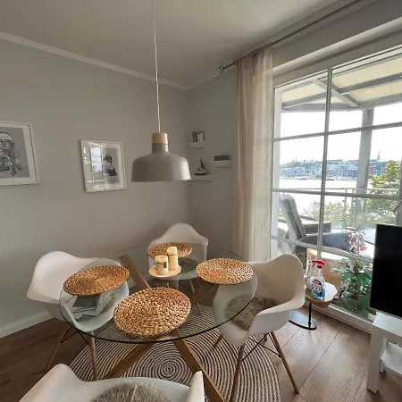 Lage Mit Warnowblick - Grosser Balkon, Zwei Schlafzimmer, Aufzug, Stellplatz Apartament