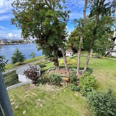 Lage Mit Warnowblick - Grosser Balkon, Zwei Schlafzimmer, Aufzug, Stellplatz * روستوك