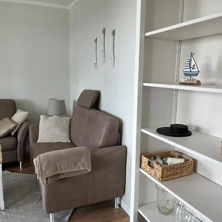 Lage Mit Warnowblick - Grosser Balkon, Zwei Schlafzimmer, Aufzug, Stellplatz شقة