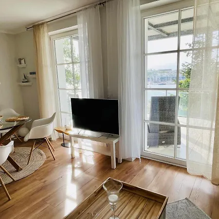 Lage Mit Warnowblick - Grosser Balkon, Zwei Schlafzimmer, Aufzug, Stellplatz Apartament