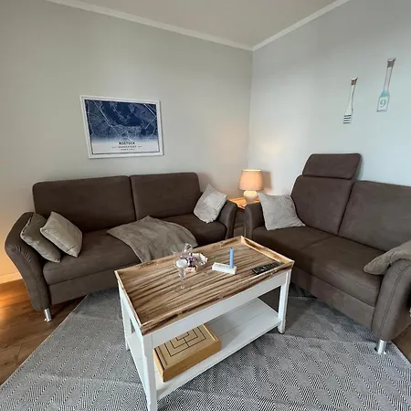 Lage Mit Warnowblick - Grosser Balkon, Zwei Schlafzimmer, Aufzug, Stellplatz Rostock