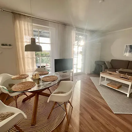 Lage Mit Warnowblick - Grosser Balkon, Zwei Schlafzimmer, Aufzug, Stellplatz *