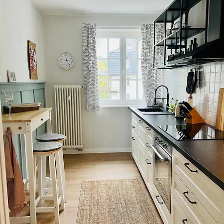 Lage Mit Warnowblick - Grosser Balkon, Zwei Schlafzimmer, Aufzug, Stellplatz * روستوك