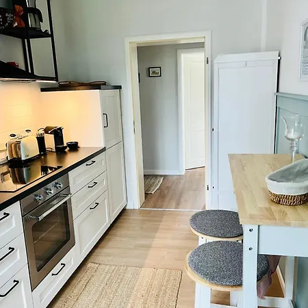 Lage Mit Warnowblick - Grosser Balkon, Zwei Schlafzimmer, Aufzug, Stellplatz * Rostock