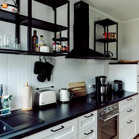 شقة Lage Mit Warnowblick - Grosser Balkon, Zwei Schlafzimmer, Aufzug, Stellplatz روستوك