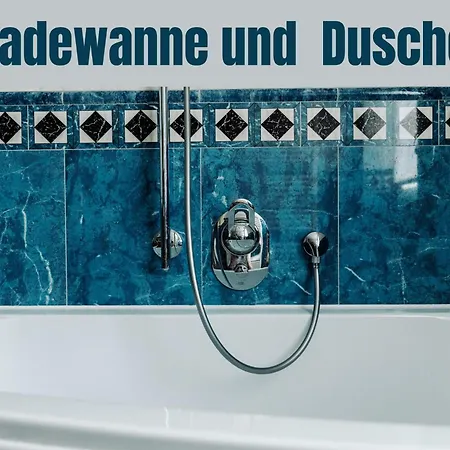 Lage Mit Warnowblick - Grosser Balkon, Zwei Schlafzimmer, Aufzug, Stellplatz شقة *