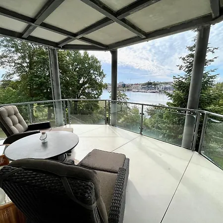 Lage Mit Warnowblick - Grosser Balkon, Zwei Schlafzimmer, Aufzug, Stellplatz *