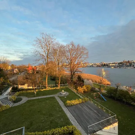 Lage Mit Warnowblick - Grosser Balkon, Zwei Schlafzimmer, Aufzug, Stellplatz *