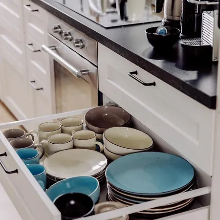 Lage Mit Warnowblick - Grosser Balkon, Zwei Schlafzimmer, Aufzug, Stellplatz شقة *