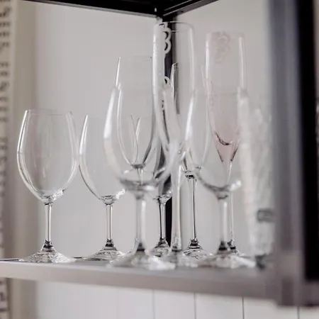 شقة Lage Mit Warnowblick - Grosser Balkon, Zwei Schlafzimmer, Aufzug, Stellplatz روستوك