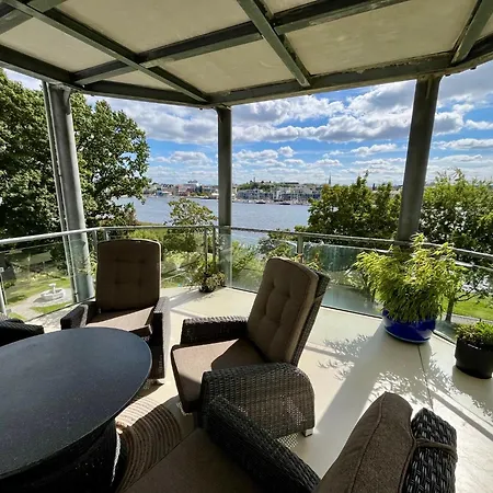 Апартаменты Lage Mit Warnowblick - Grosser Balkon, Zwei Schlafzimmer, Aufzug, Stellplatz