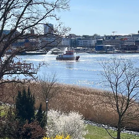 شقة Lage Mit Warnowblick - Grosser Balkon, Zwei Schlafzimmer, Aufzug, Stellplatz روستوك