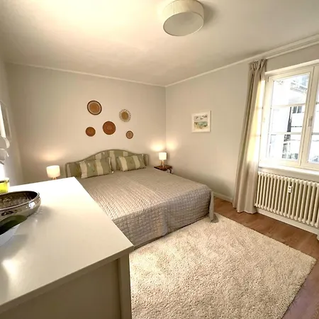 Lage Mit Warnowblick - Grosser Balkon, Zwei Schlafzimmer, Aufzug, Stellplatz *