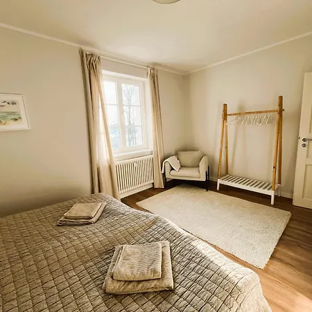 Lage Mit Warnowblick - Grosser Balkon, Zwei Schlafzimmer, Aufzug, Stellplatz Apartament