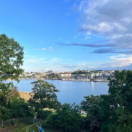 Lage Mit Warnowblick - Grosser Balkon, Zwei Schlafzimmer, Aufzug, Stellplatz Apartament Rostock