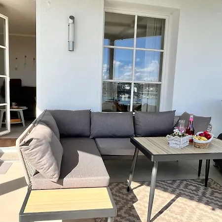 Lage Mit Warnowblick - Grosser Balkon, Zwei Schlafzimmer, Aufzug, Stellplatz *