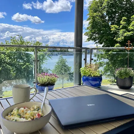 Lage Mit Warnowblick - Grosser Balkon, Zwei Schlafzimmer, Aufzug, Stellplatz Apartament