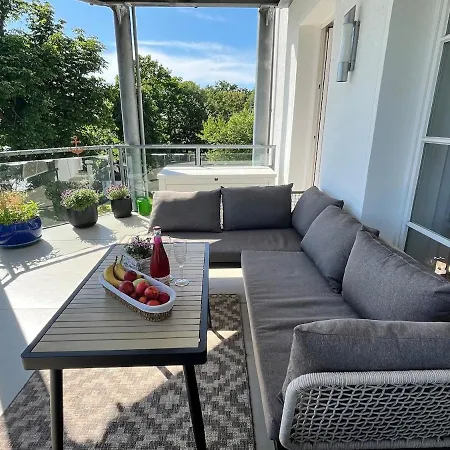 Lage Mit Warnowblick - Grosser Balkon, Zwei Schlafzimmer, Aufzug, Stellplatz Rostock