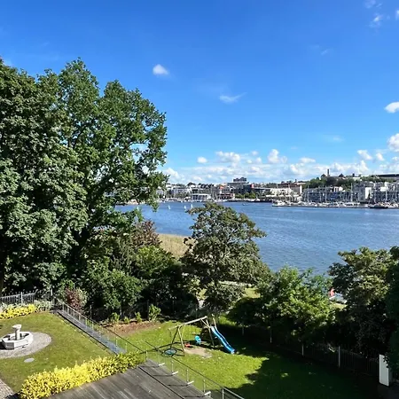 Apartament Lage Mit Warnowblick - Grosser Balkon, Zwei Schlafzimmer, Aufzug, Stellplatz Rostock