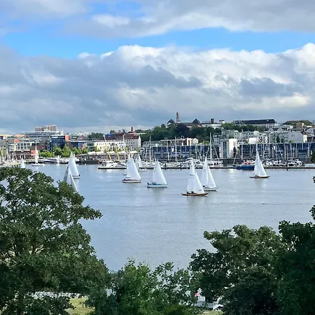 Lage Mit Warnowblick - Grosser Balkon, Zwei Schlafzimmer, Aufzug, Stellplatz